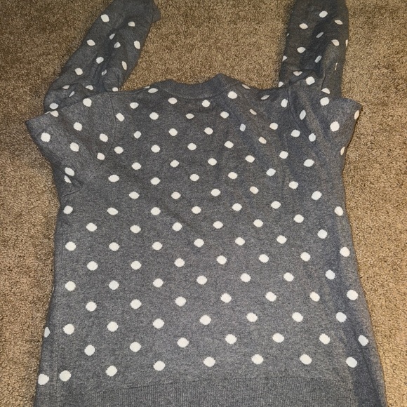 GAP women’s Gray and White Polka Dot Crewneck Sweater - Picture 4 of 7